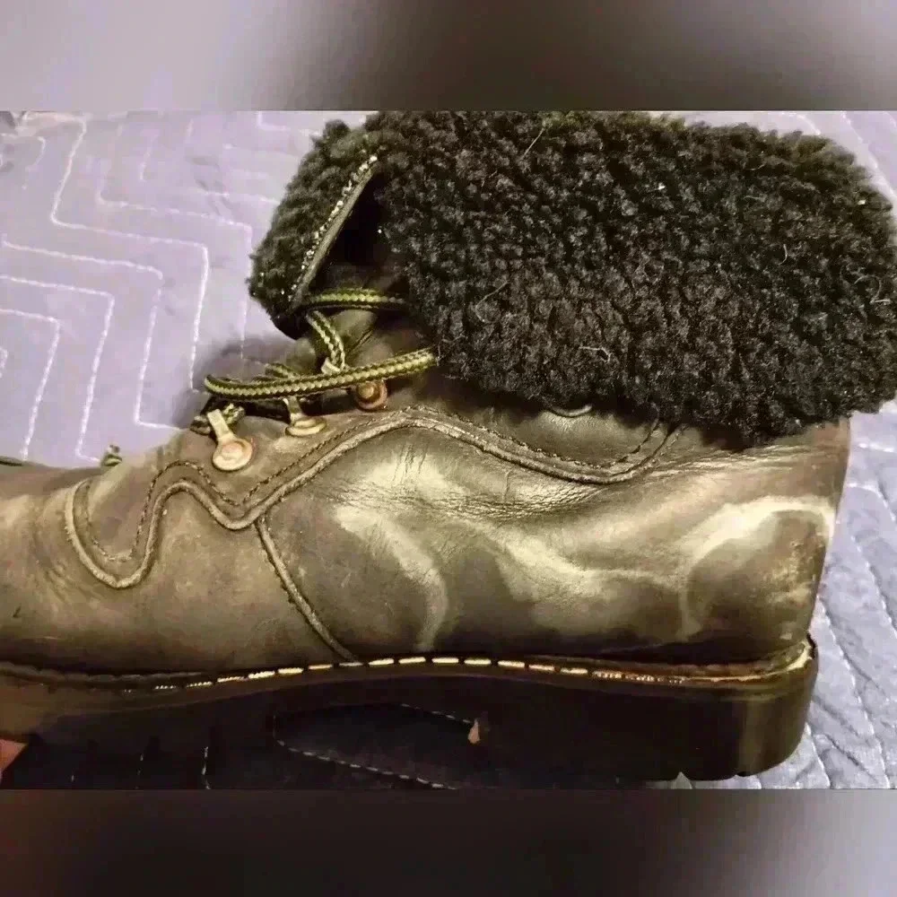 Lady's sorel boots - 2 FOR 25$ SALE‎ (#741)
